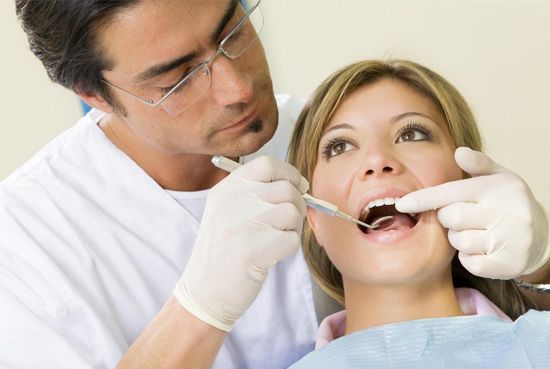 Clínica Dental Francisco Sanz Rojo mujer en odontología 